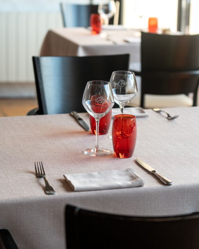 Prenez place et laissez-vous guider par notre carte de saison ! 

#restaurant #suddefrance #relaischantovent #restaurantrelaischantovent #produitslocaux #terroir #minervois #minerve #cuisine #occitanie #tourism